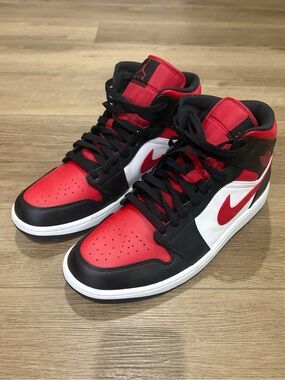 Jordan 1 mids- Red/Black/White